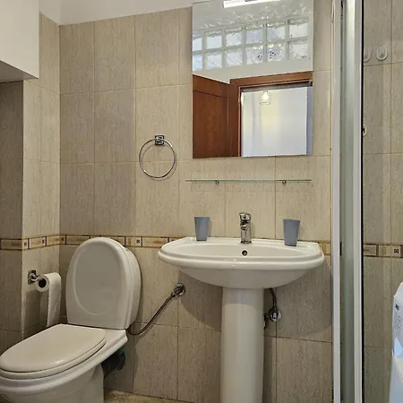 Coastal Comfort With Balcony Views Sarande
