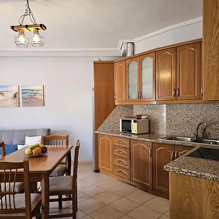 Coastal Comfort With Balcony Views *